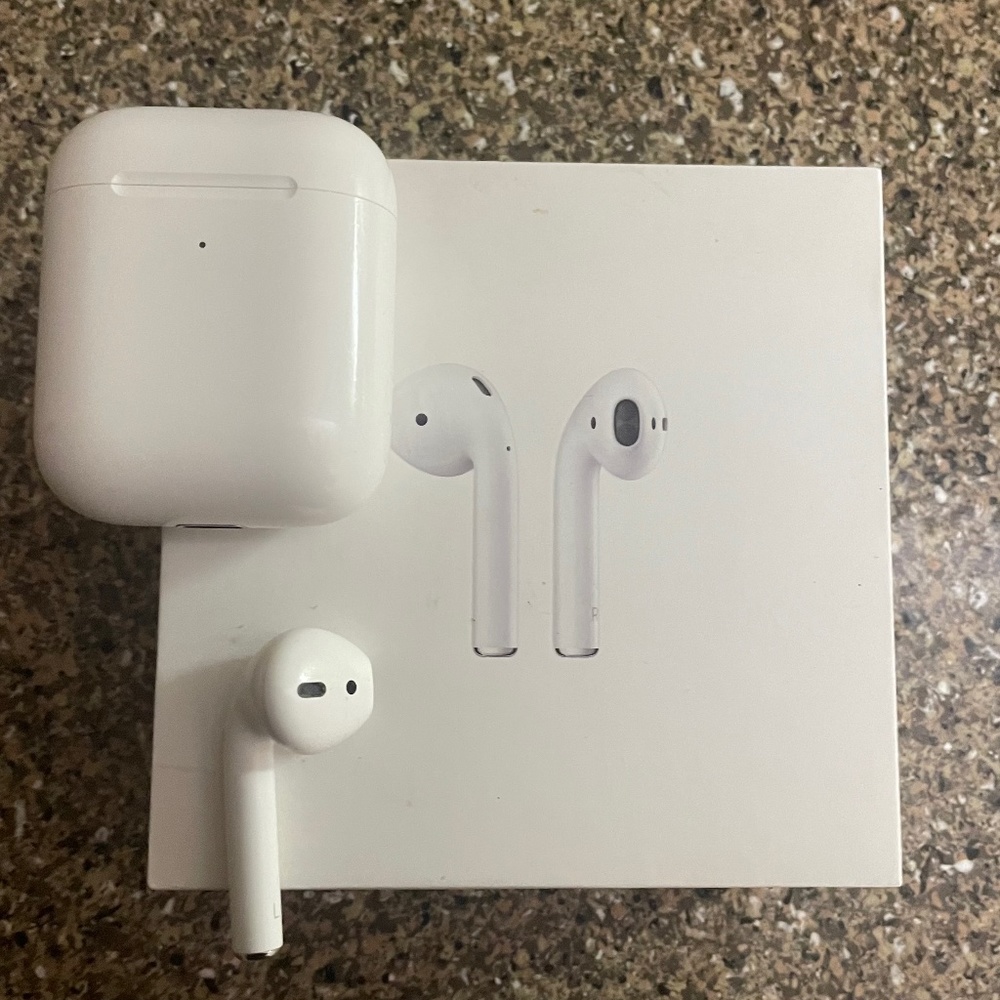 AirPod Left With Wireless Charging Case